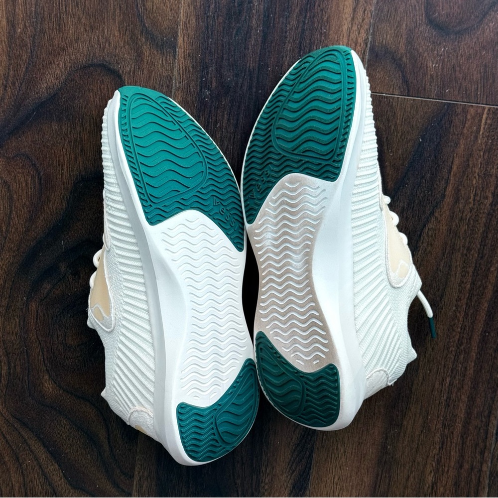 Vessi Everyday 2.0 Sneakers – Size W8 – Polar White – Waterproof - Picture 8 of 8
